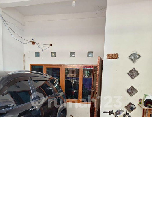 House for rent in South Jakarta, Indonesia · Kebayoran Lama · 3 rooms, 2 baths