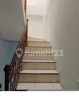 House for rent in South Jakarta, Indonesia · Kebayoran Lama · 3 rooms, 2 baths
