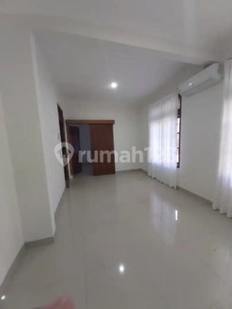 House for rent in Bandung, Indonesia · 6 rooms, 3 baths