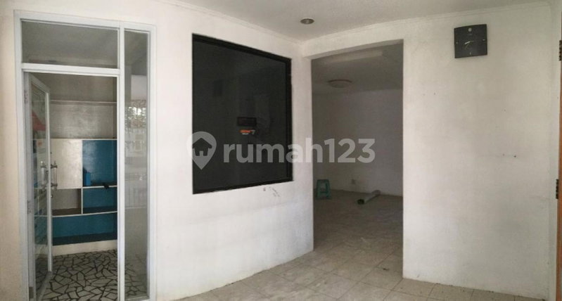 House for rent in Bandung, Indonesia · 6 rooms, 3 baths
