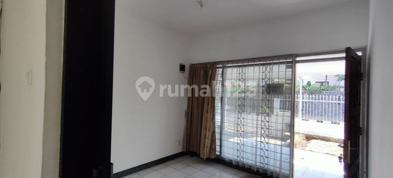 House for rent in Bandung, Indonesia · 4 rooms, 2 baths