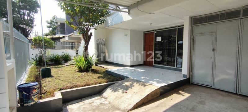 House for rent in Bandung, Indonesia · 4 rooms, 2 baths