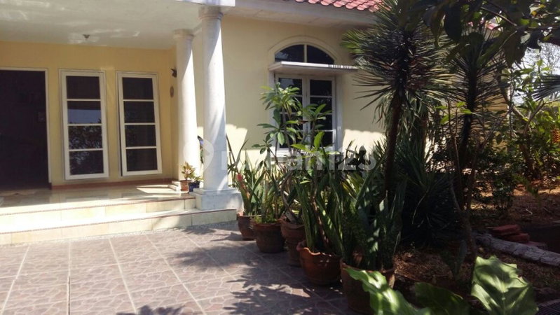 House for rent in Bandung, Indonesia · 4 rooms, 3 baths