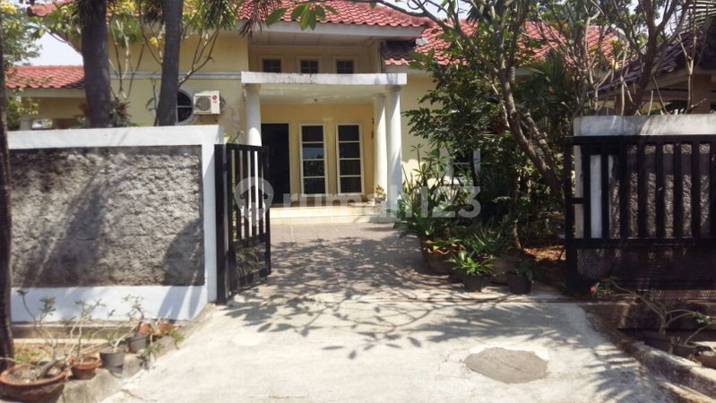 House for rent in Bandung, Indonesia · 4 rooms, 3 baths
