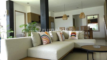 House for rent in Surabaya, Indonesia · 3 rooms, 3 baths