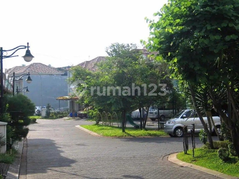 House for rent in Surabaya, Indonesia · 3 rooms, 3 baths