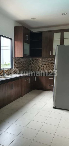 House for rent in Semarang, Indonesia · 5 rooms, 6 baths