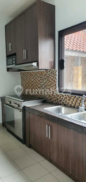 House for rent in Semarang, Indonesia · 5 rooms, 6 baths