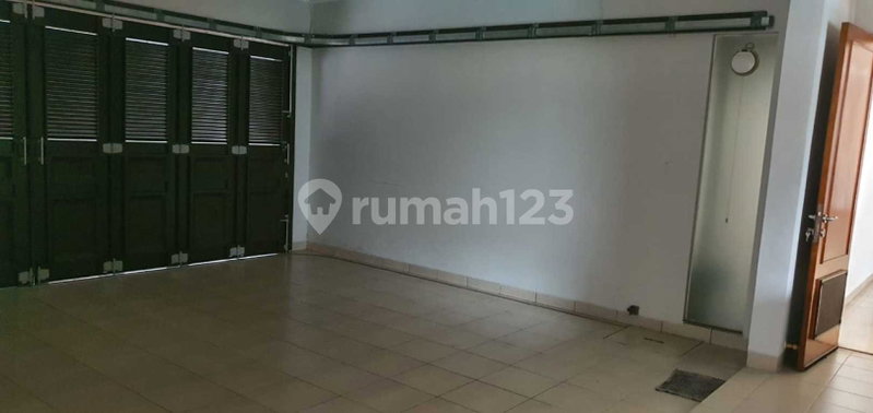 House for rent in Semarang, Indonesia · 5 rooms, 6 baths