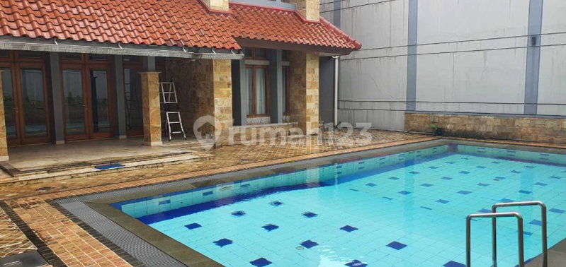 House for rent in Semarang, Indonesia · 5 rooms, 6 baths