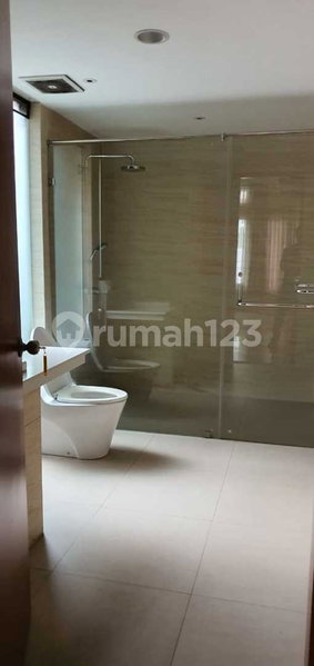 House for rent in Semarang, Indonesia · 5 rooms, 6 baths