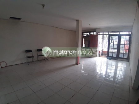 House for rent in Semarang, Indonesia · 5 rooms, 2 baths