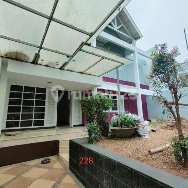 House for rent in South Jakarta, Indonesia · Kebayoran Lama · 4 rooms, 4 baths