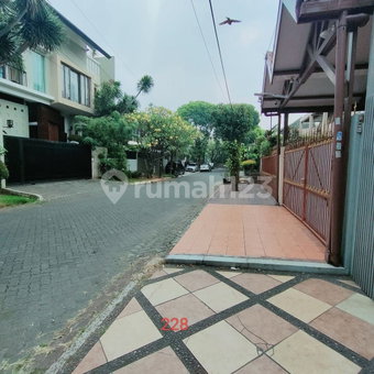 House for rent in South Jakarta, Indonesia · Kebayoran Lama · 4 rooms, 4 baths