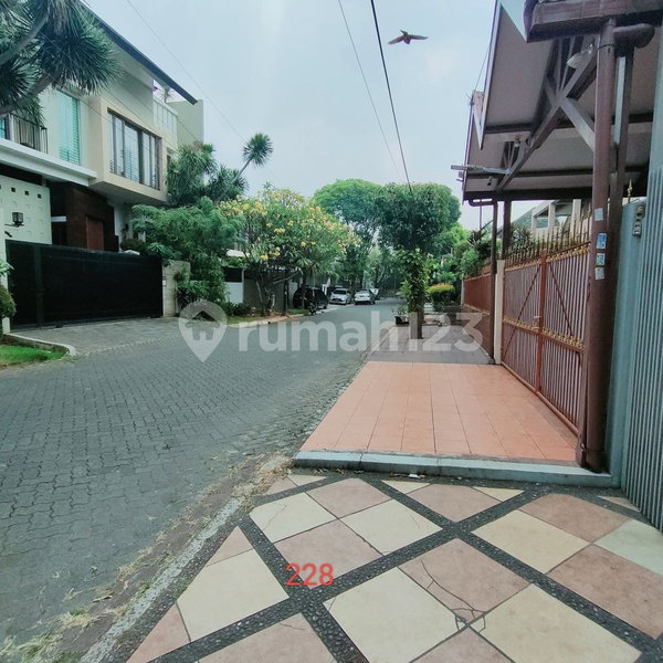 House for rent in South Jakarta, Indonesia · Kebayoran Lama · 4 rooms, 4 baths