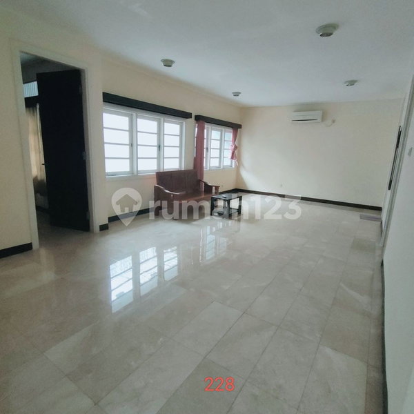 House for rent in South Jakarta, Indonesia · Kebayoran Lama · 4 rooms, 4 baths