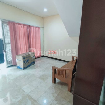 House for rent in South Jakarta, Indonesia · Kebayoran Lama · 4 rooms, 4 baths