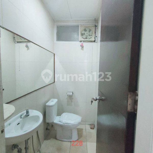House for rent in South Jakarta, Indonesia · Kebayoran Lama · 4 rooms, 4 baths