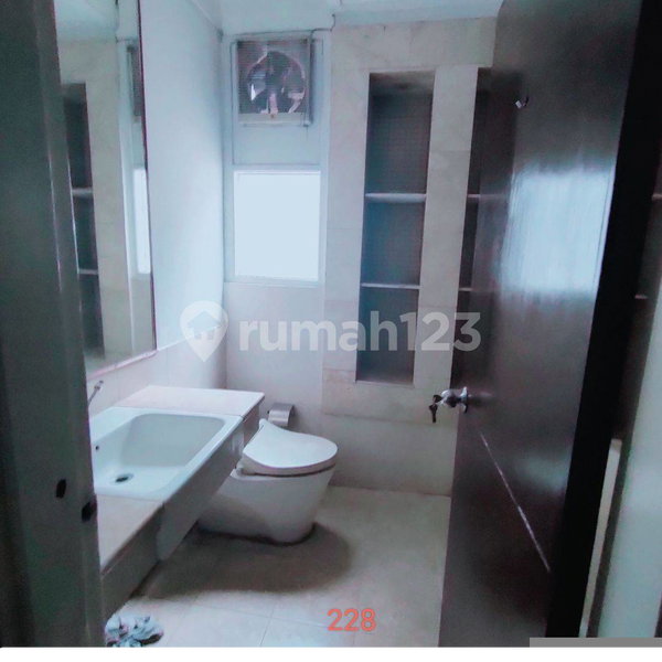 House for rent in South Jakarta, Indonesia · Kebayoran Lama · 4 rooms, 4 baths