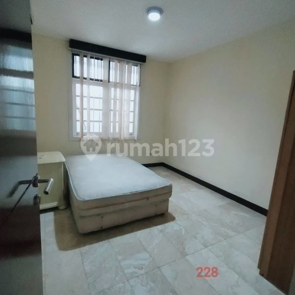 House for rent in South Jakarta, Indonesia · Kebayoran Lama · 4 rooms, 4 baths