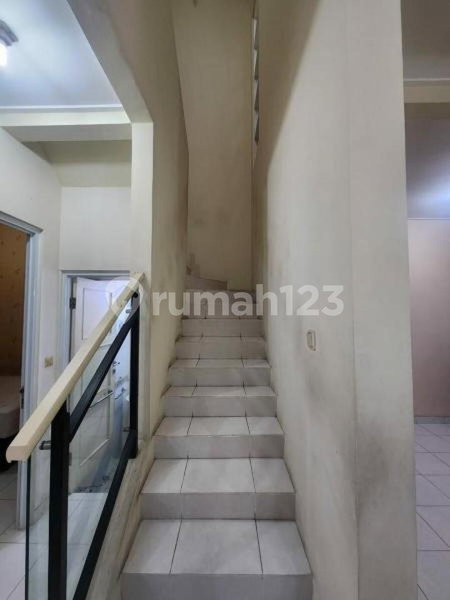 House for rent in South Jakarta, Indonesia · Kebayoran Lama · 3 rooms, 3 baths