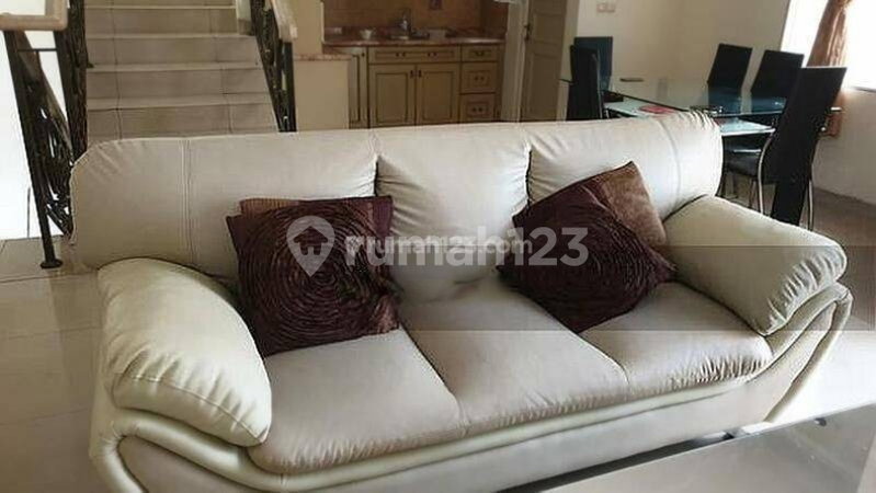 House for rent in South Jakarta, Indonesia · Kebayoran Lama · 5 rooms, 4 baths