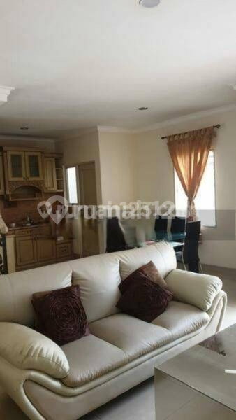 House for rent in South Jakarta, Indonesia · Kebayoran Lama · 5 rooms, 4 baths