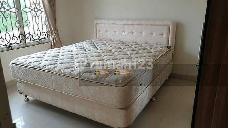 House for rent in South Jakarta, Indonesia · Kebayoran Lama · 5 rooms, 4 baths