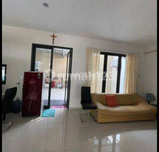 House for rent in Semarang, Indonesia · 4 rooms, 3 baths
