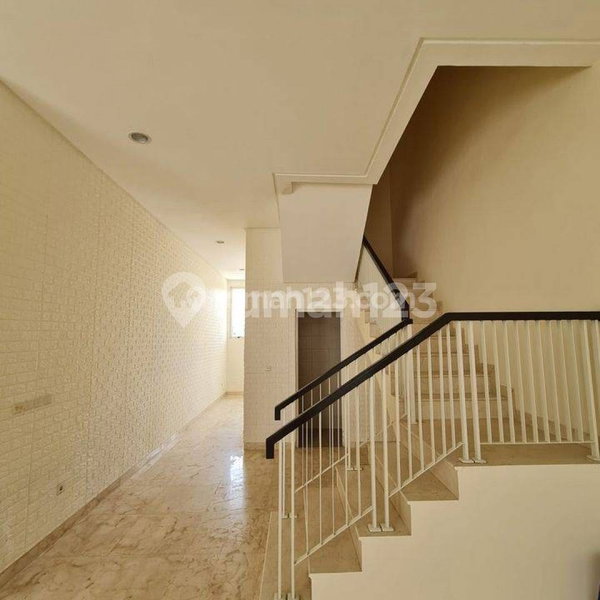 House for rent in South Jakarta, Indonesia · Jagakarsa · 3 rooms, 3 baths
