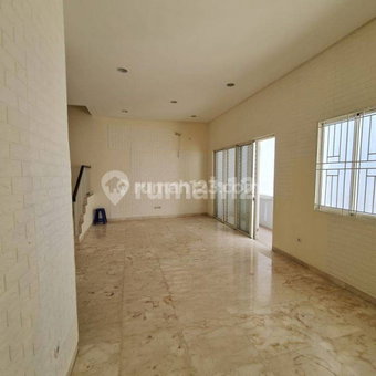 House for rent in South Jakarta, Indonesia · Jagakarsa · 3 rooms, 3 baths