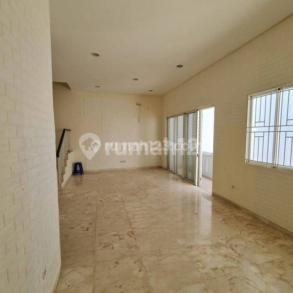 House for rent in South Jakarta, Indonesia · Jagakarsa · 3 rooms, 3 baths