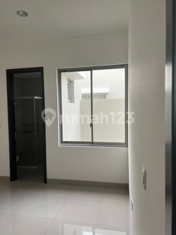House for rent in West Jakarta, Indonesia · Cengkareng · 4 rooms, 4 baths