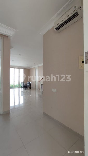 House for rent in Surabaya, Indonesia · 4 rooms, 3 baths