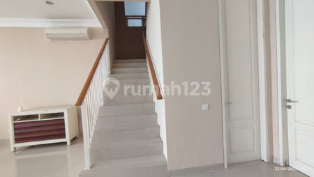 House for rent in Surabaya, Indonesia · 4 rooms, 3 baths
