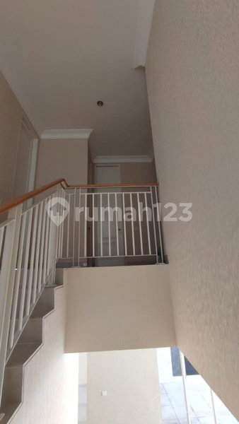 House for rent in Surabaya, Indonesia · 4 rooms, 3 baths