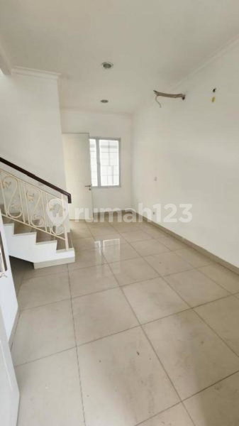 House for rent in West Jakarta, Indonesia · Kebon Jeruk · 4 rooms, 4 baths