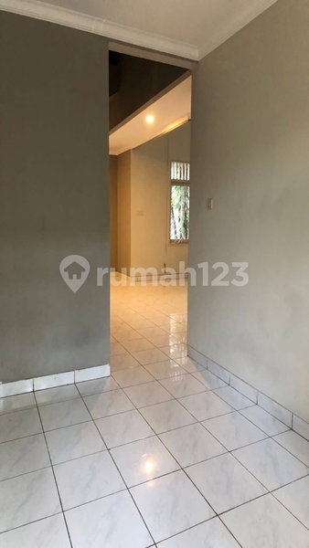 House for rent in West Jakarta, Indonesia · Cengkareng · 4 rooms, 3 baths