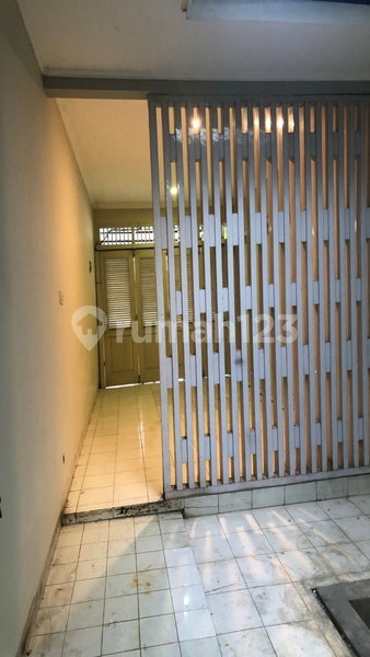 House for rent in West Jakarta, Indonesia · Cengkareng · 4 rooms, 3 baths