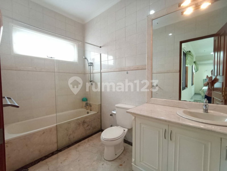 House for rent in South Jakarta, Indonesia · Kebayoran Lama · 4 rooms, 3 baths