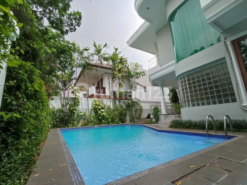 House for rent in South Jakarta, Indonesia · Kebayoran Lama · 4 rooms, 3 baths