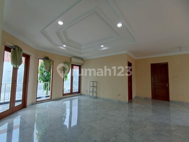 House for rent in South Jakarta, Indonesia · Kebayoran Lama · 4 rooms, 3 baths