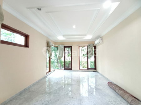 House for rent in South Jakarta, Indonesia · Kebayoran Lama · 4 rooms, 3 baths