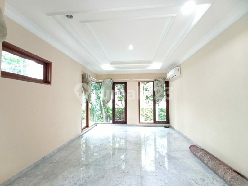 House for rent in South Jakarta, Indonesia · Kebayoran Lama · 4 rooms, 3 baths