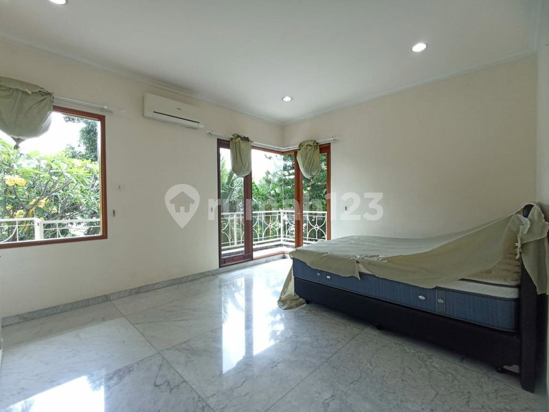 House for rent in South Jakarta, Indonesia · Kebayoran Lama · 4 rooms, 3 baths