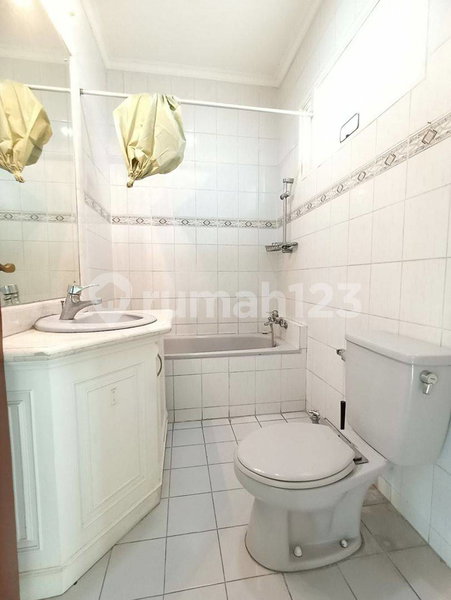 House for rent in South Jakarta, Indonesia · Kebayoran Lama · 4 rooms, 3 baths