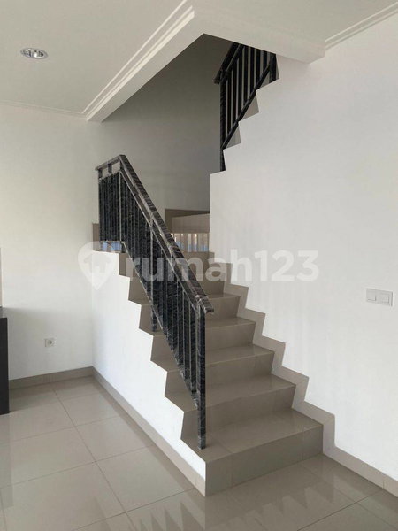 House for rent in Surabaya, Indonesia · 3 rooms, 3 baths