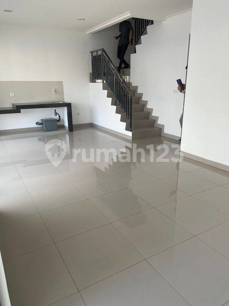 House for rent in Surabaya, Indonesia · 3 rooms, 3 baths