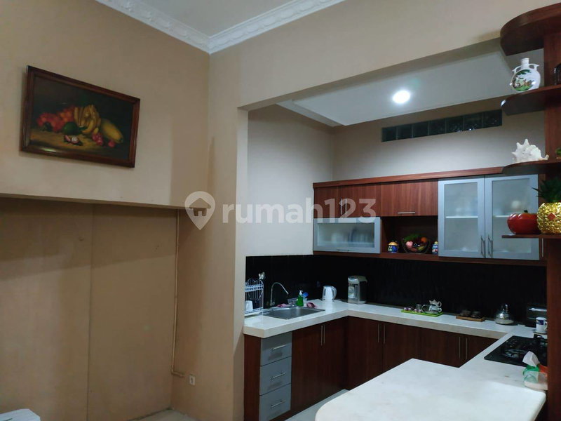 House for rent in Bandung, Indonesia · 5 rooms, 5 baths