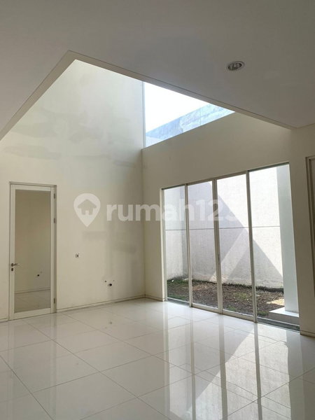 House for rent in Surabaya, Indonesia · 4 rooms, 4 baths